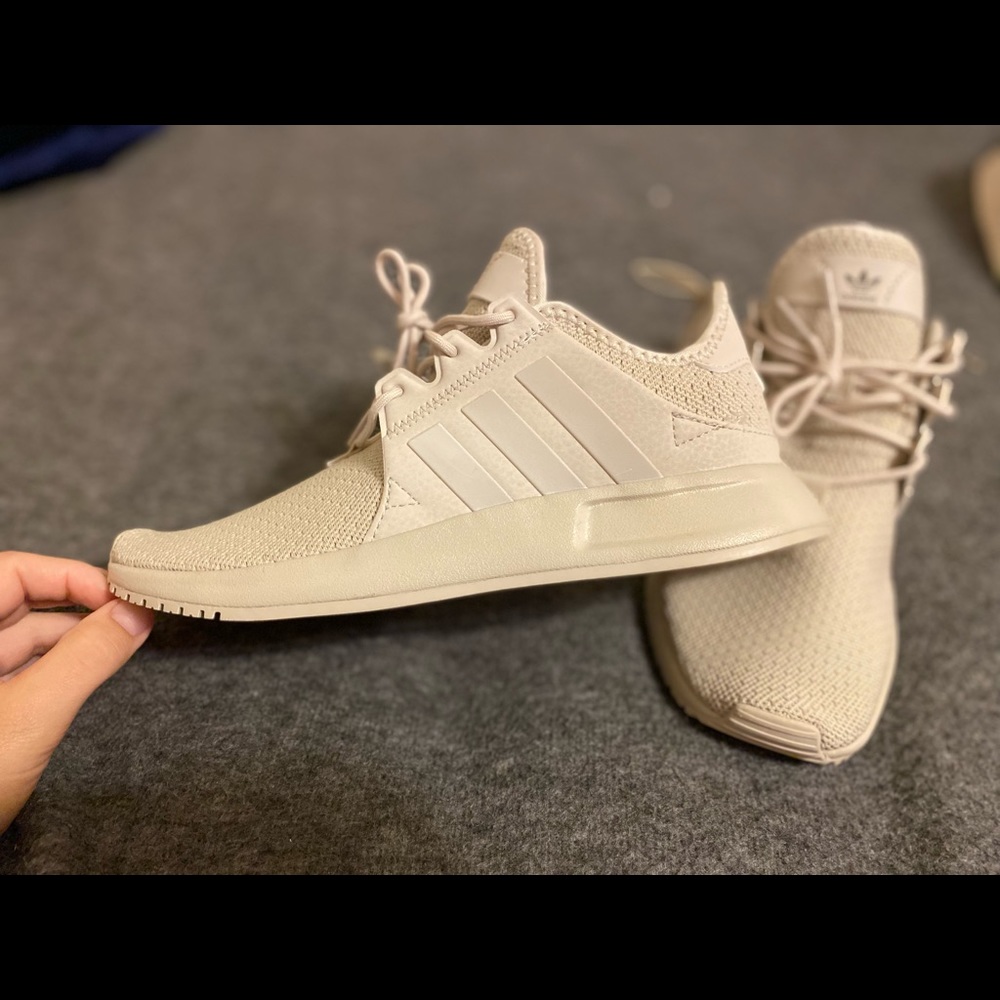 ADIDAS SHOES SIZE 7 (NWT)